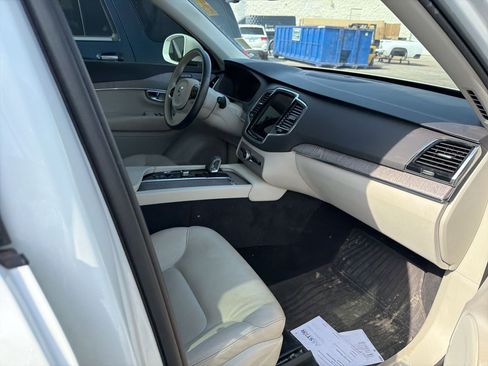 Used 2023 Volvo XC90 B6 Plus image 6