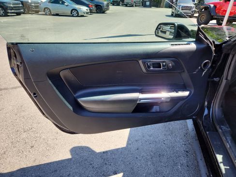 Used 2017 Ford Mustang Coupe RWD image 16