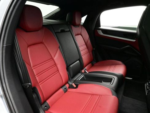 Certified 2025 Porsche Cayenne Coupe AWD/4WD image 17