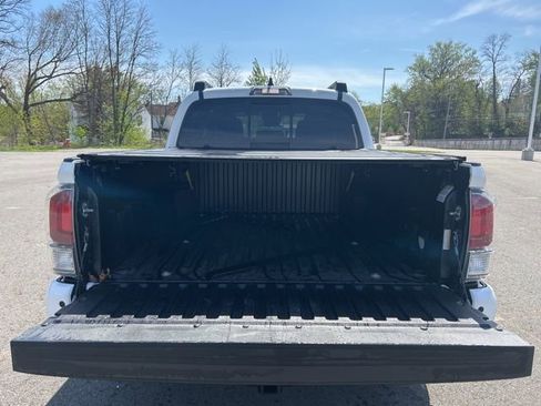 Used 2023 Toyota Tacoma TRD Sport w/ Technology Package AWD/4WD image 5