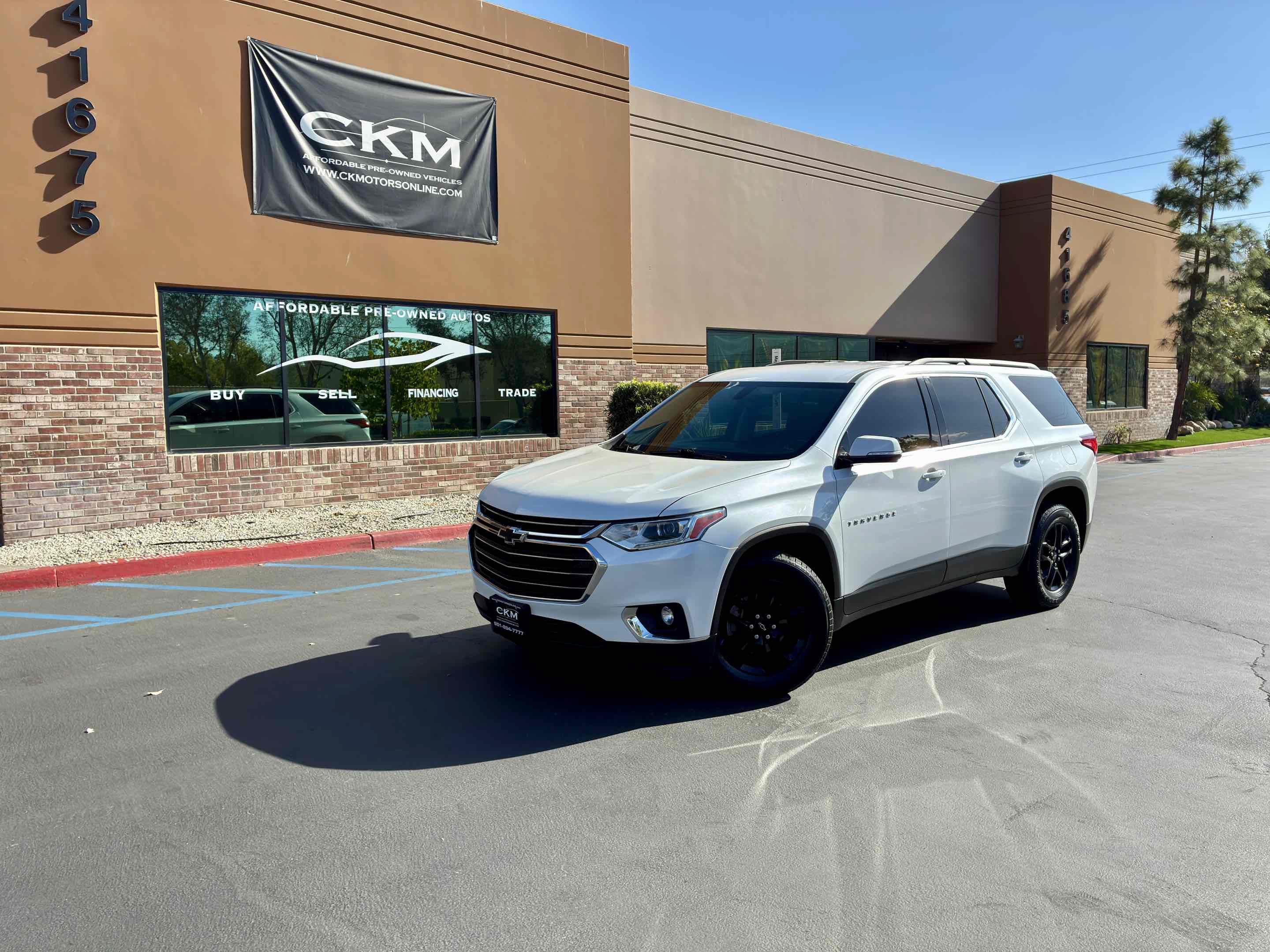 Used 2019 Chevrolet Traverse LT FWD image 2