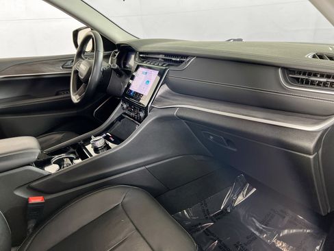 Used 2022 Jeep Grand Cherokee Limited image 27