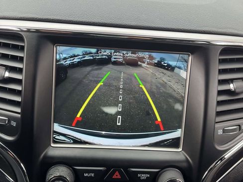 Used 2018 Jeep Grand Cherokee Limited image 29