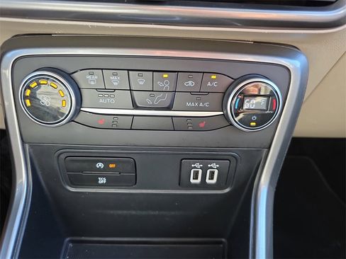 Certified 2021 Ford EcoSport SE image 27