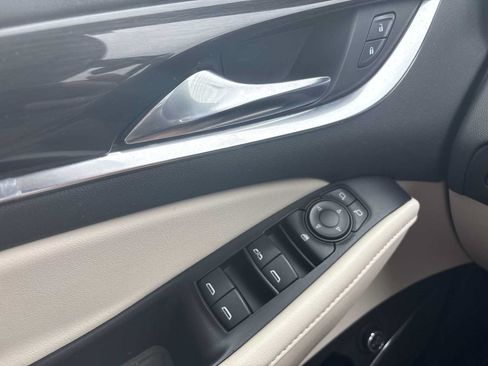 Used 2022 Buick Enclave Essence w/ Sport Touring Edition FWD image 23