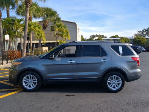 Used 2013 Ford Explorer XLT image 9