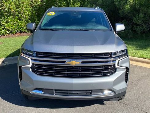 Used 2024 Chevrolet Suburban LT w/ Luxury Package AWD/4WD image 2