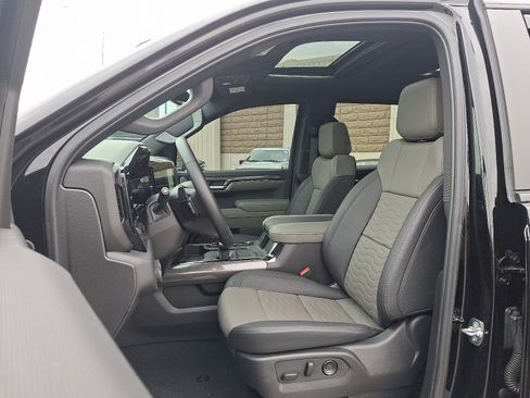 Used 2025 Chevrolet Silverado 1500 ZR2 image 14