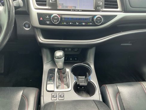 Used 2019 Toyota Highlander SE AWD/4WD image 20