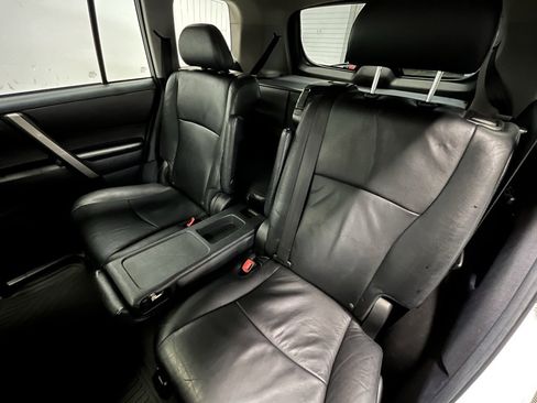 Used 2011 Toyota Highlander SE image 14