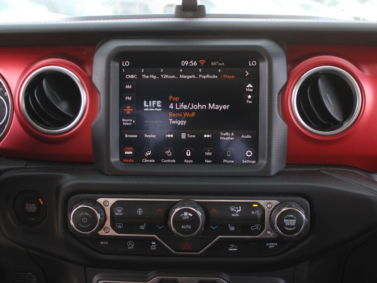 Used 2022 Jeep Gladiator Rubicon w/ LED Lighting Group AWD/4WD image 11