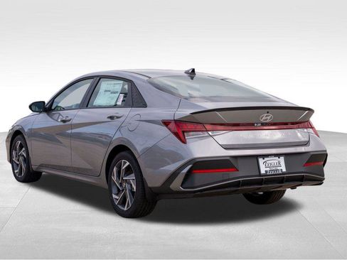 New 2025 Hyundai Elantra SEL image 5