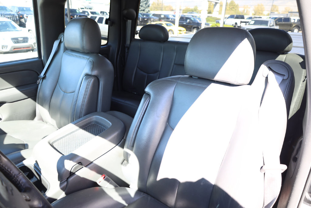 Used 2005 Chevrolet Silverado 3500 LT w/ Skid Plate Package AWD/4WD image 16