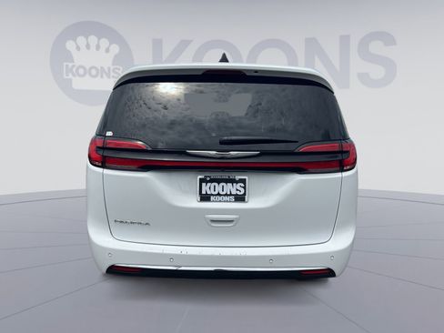 Used 2025 Chrysler Pacifica Select FWD image 15