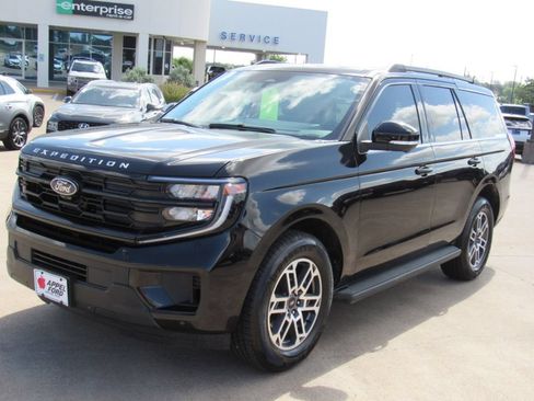 New 2026 Ford Expedition Active RWD image 2
