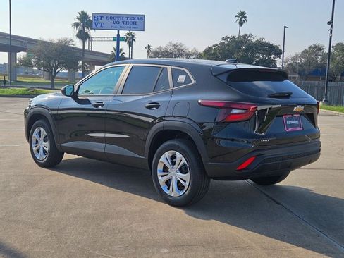 New 2026 Chevrolet Trax LS image 9