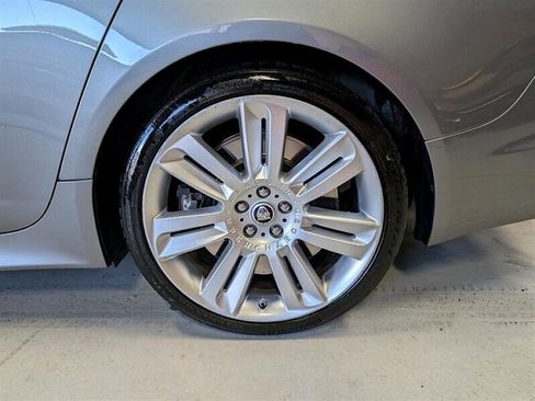Used 2010 Jaguar XF R image 14