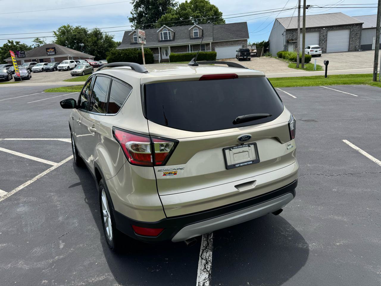 Used 2018 Ford Escape SE w/ SE Sync 3 Package AWD/4WD image 5