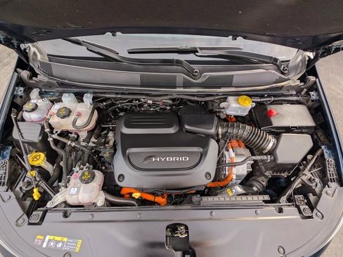 Used 2023 Chrysler Pacifica Limited w/ S Appearance Package image 32