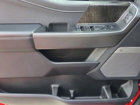 Used 2025 Ford F250 Lariat w/ Black Appearance Package image 26