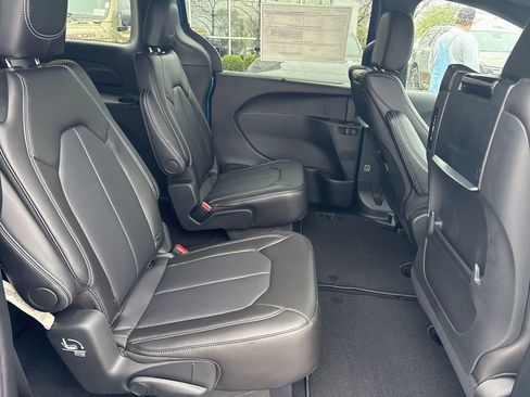 New 2026 Chrysler Pacifica Select image 43