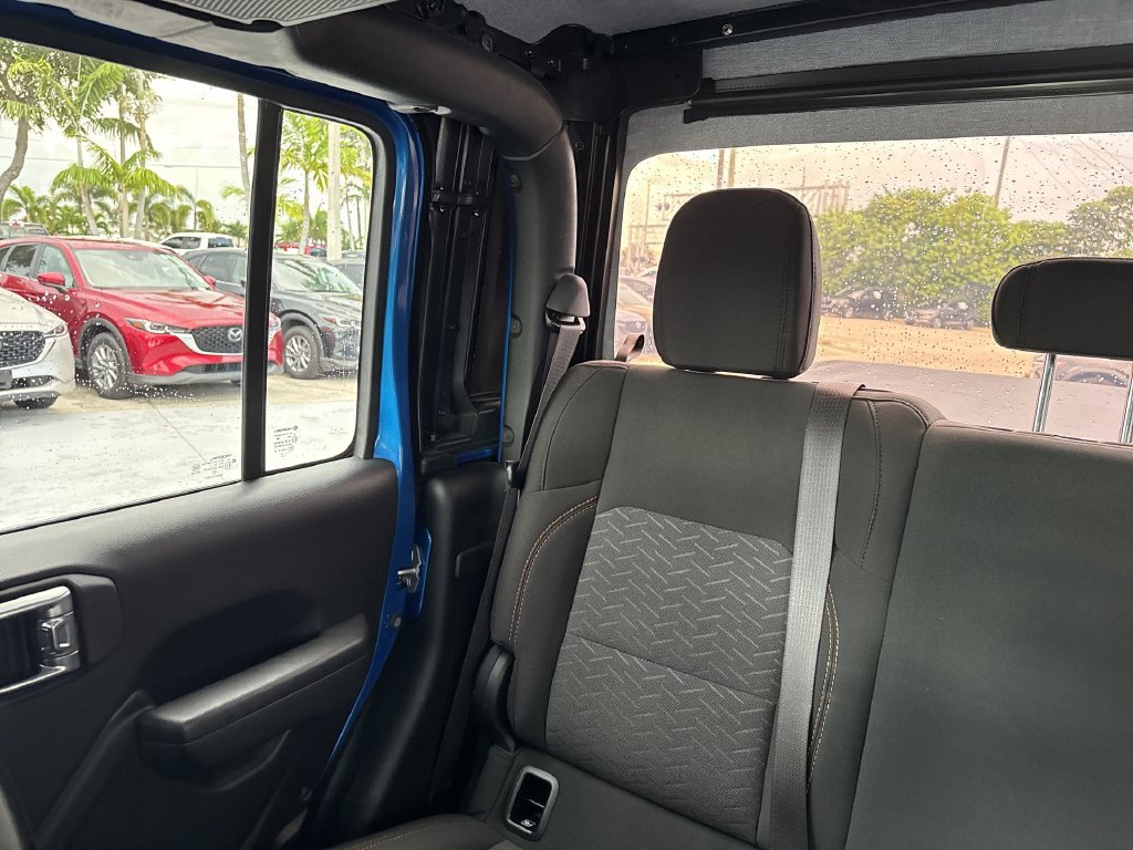 Used 2023 Jeep Gladiator Mojave AWD/4WD image 17