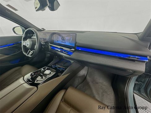 Used 2024 BMW 540i xDrive w/ Premium Package image 31