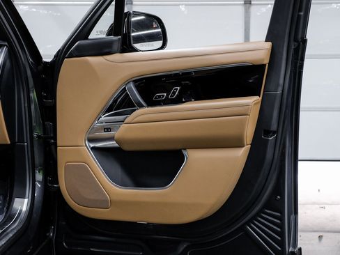 Used 2023 Land Rover Range Rover Autobiography image 51