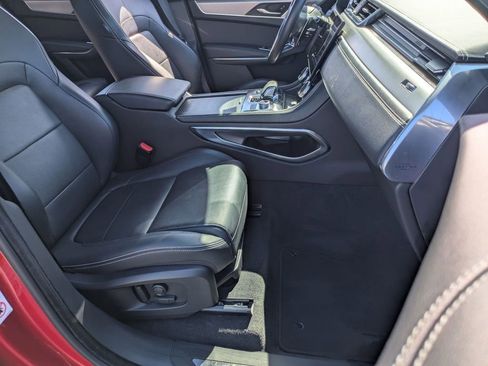 Used 2024 Jaguar F-PACE R-Dynamic S image 29