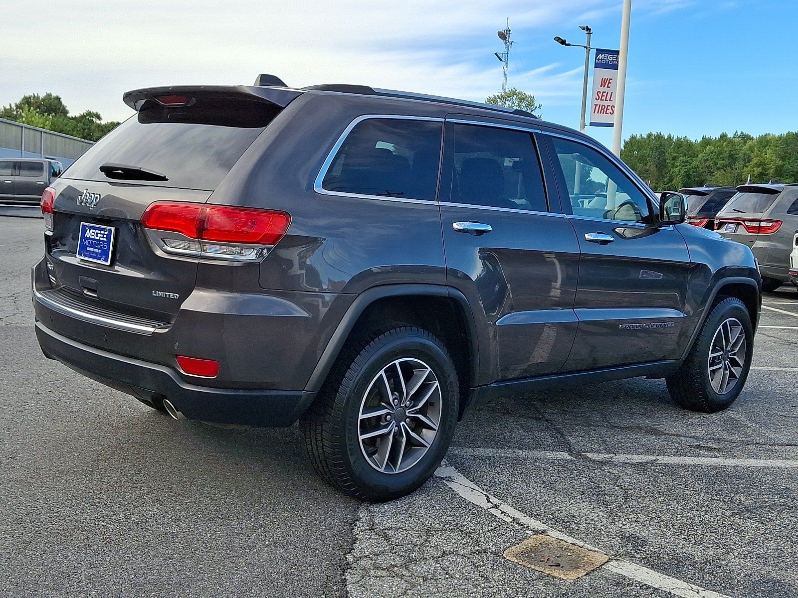 Used 2019 Jeep Grand Cherokee Limited AWD/4WD image 6