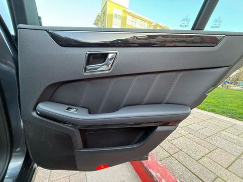 Used 2010 Mercedes-Benz E 550 Sedan image 47