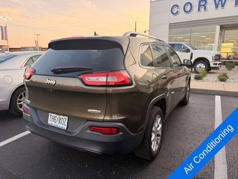 Used 2016 Jeep Cherokee Latitude w/ Cold Weather Group FWD image 10