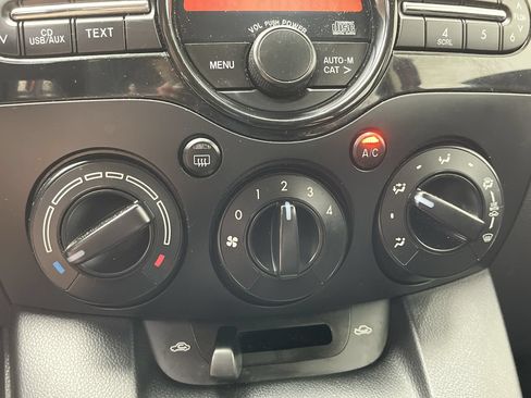 Used 2014 MAZDA MAZDA2 Sport FWD image 14
