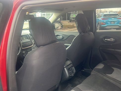 Used 2015 Jeep Cherokee Sport w/ Cold Weather Group image 17