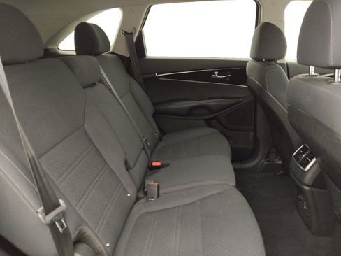 Used 2018 Kia Sorento AWD image 19