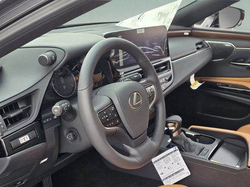 New 2025 Lexus ES 350 w/ Premium Package image 9