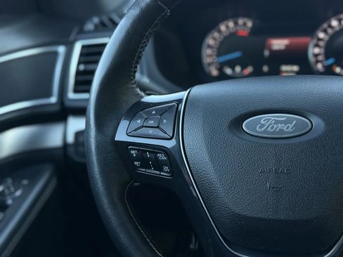 Used 2018 Ford Explorer Platinum AWD/4WD image 17