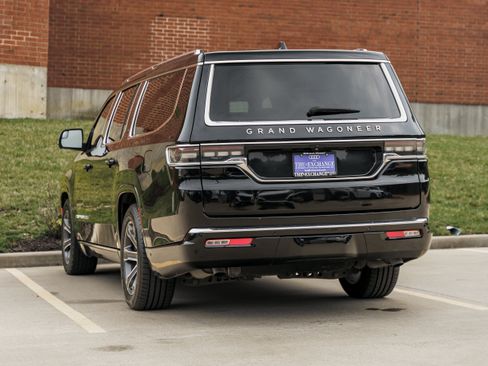 Used 2024 Jeep Grand Wagoneer L 4WD image 5