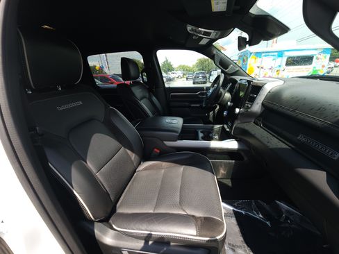 Used 2025 RAM 1500 Laramie AWD/4WD image 13