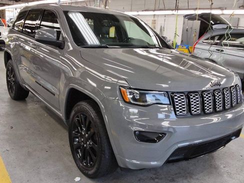 Used 2022 Jeep Grand Cherokee Laredo X AWD/4WD image 1