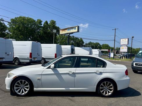 Used 2011 BMW 328i xDrive Sedan AWD/4WD image 2