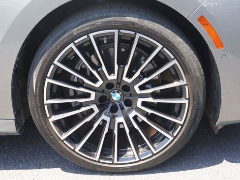 Used 2025 BMW 740i w/ Premium Package RWD image 41