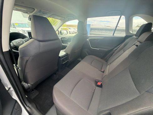Used 2025 Toyota RAV4 LE AWD/4WD image 4