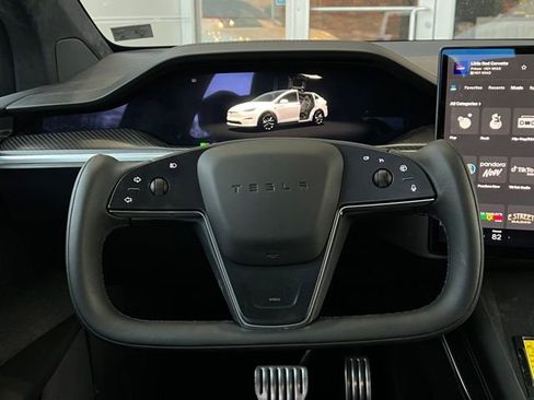 Used 2022 Tesla Model X Plaid image 31