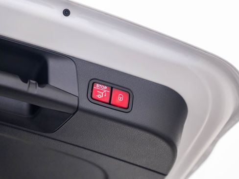 New 2025 Mercedes-Benz GLB 250 4MATIC image 29