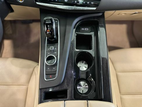 Used 2023 Cadillac Escalade ESV Premium Luxury AWD/4WD image 32