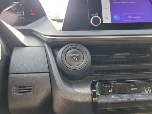 Used 2023 Toyota Prius XLE FWD image 19