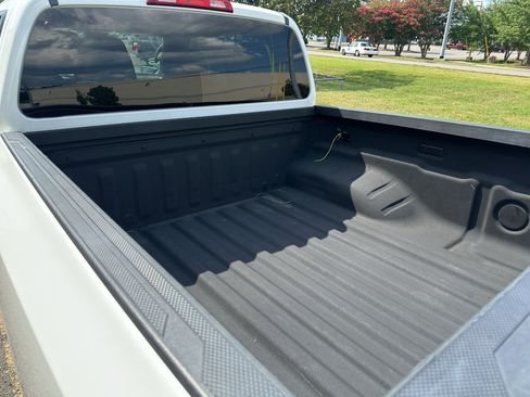 Used 2024 Nissan Frontier SV RWD image 16