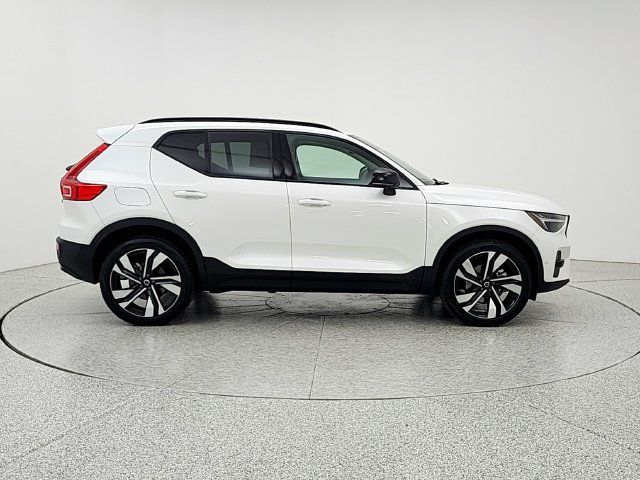 Used 2023 Volvo XC40 B5 Ultimate w/ Climate Package AWD/4WD image 4