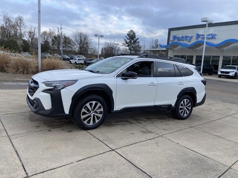 Used 2023 Subaru Outback Premium image 5